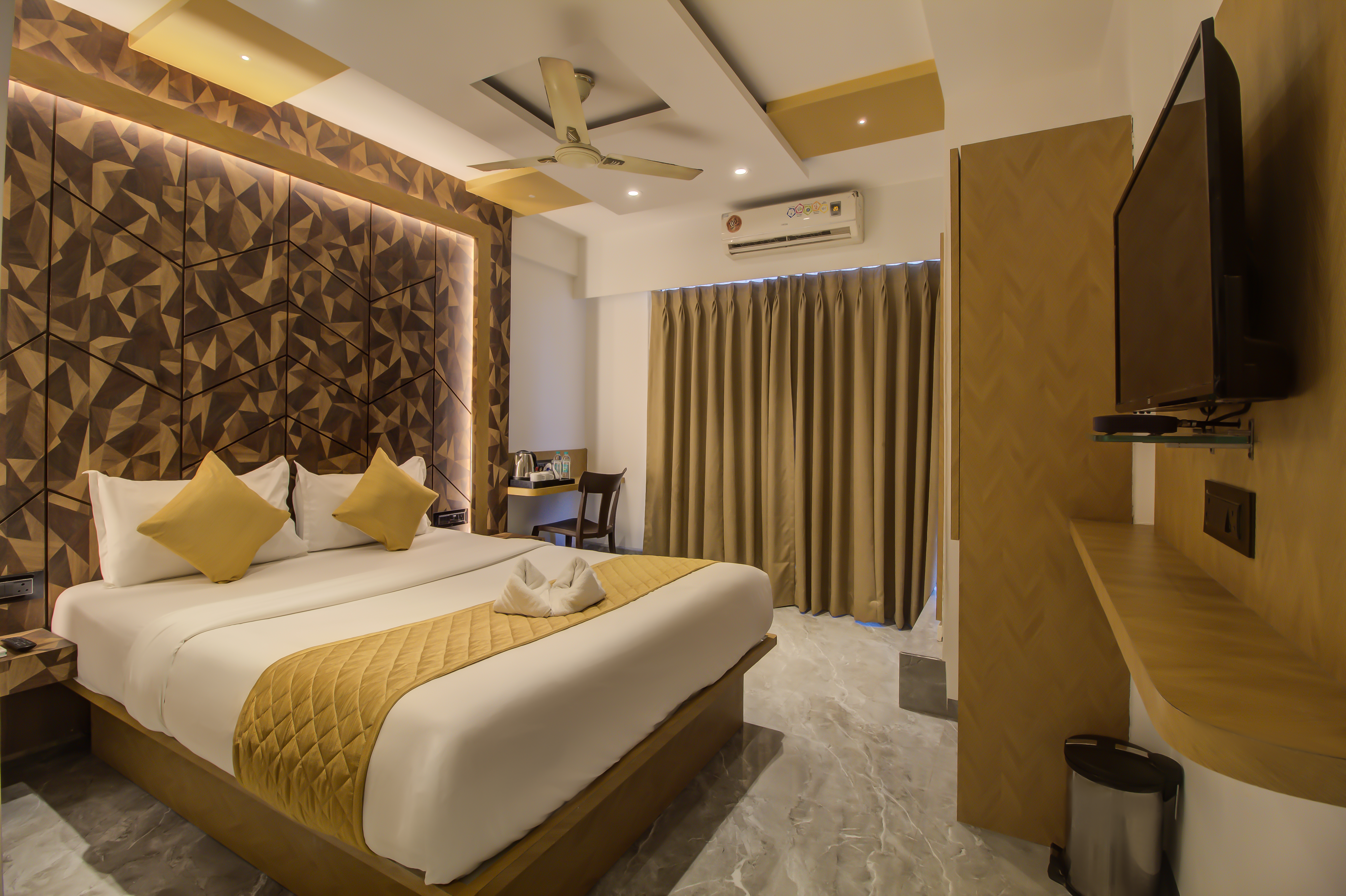 Hotel Malad Inn room